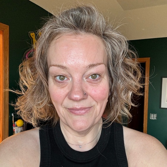 Meet your Posher, Melissa - Picture 2 of 2